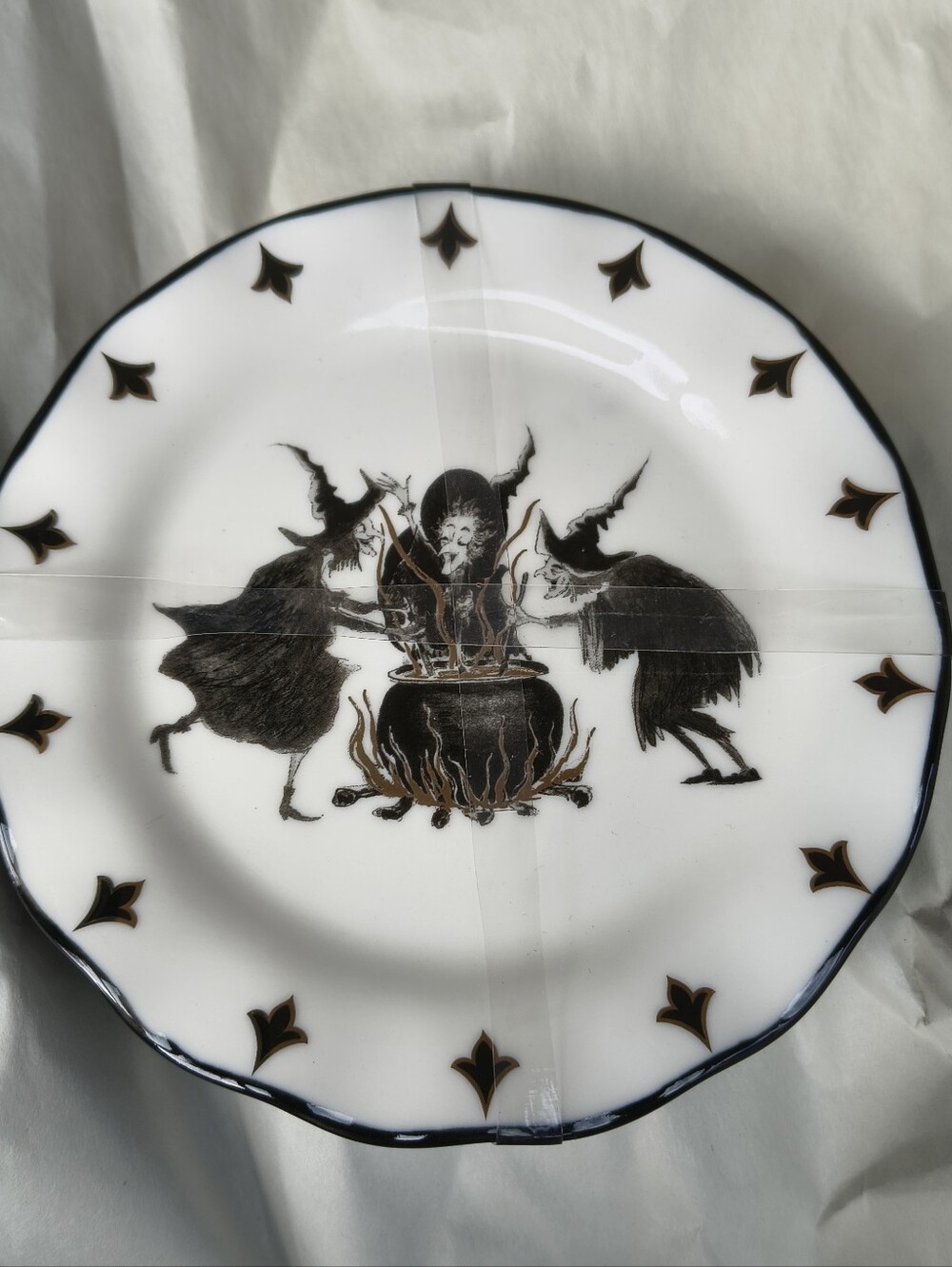 Set of 4 Potters Studio Witches With Cauldron Salad/Dessert/Appetizer Plates